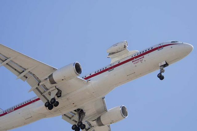 Boeing 757-200 (N757HW) - Honeywell engine testbed