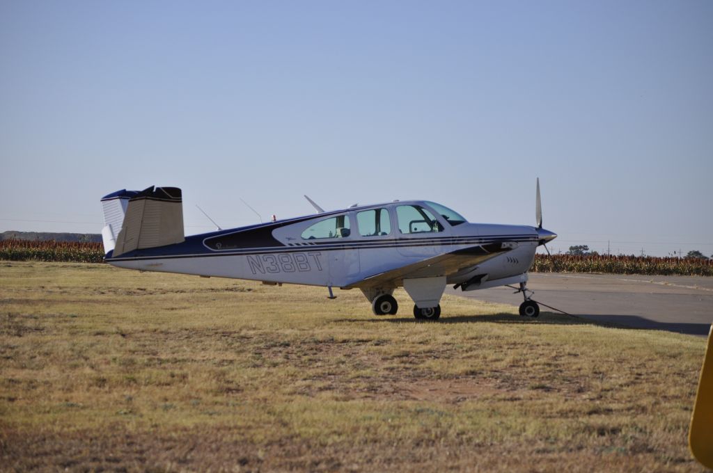 Beechcraft 35 Bonanza (N38BT)