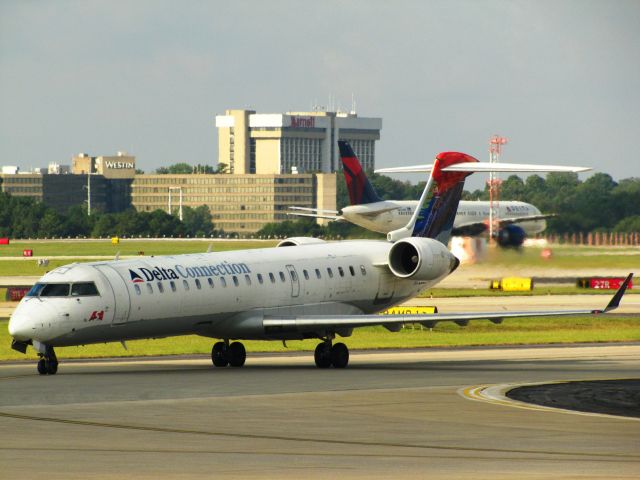 Canadair Regional Jet CRJ-700 (N720EV)