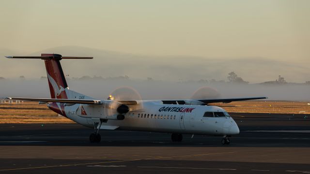 de Havilland Dash 8-400 (VH-LQG)