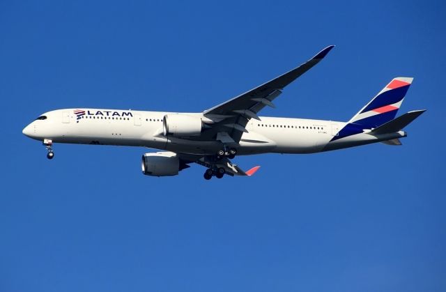 Airbus A350-900 (A7-AMC)