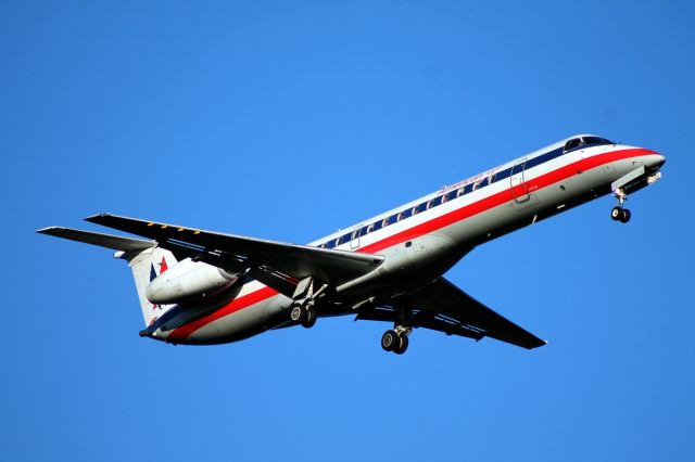 Embraer ERJ-145 (N939AE)