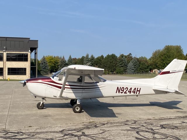 Cessna Skyhawk (N9244H)