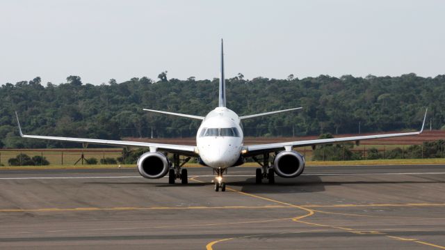 Embraer ERJ-190 (PR-AXO)