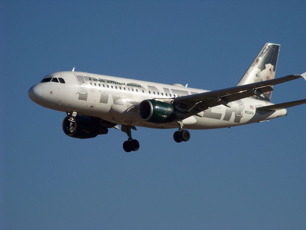 Airbus A319 (N924FR)