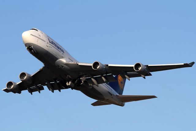 Boeing 747-400 (D-ABVR)