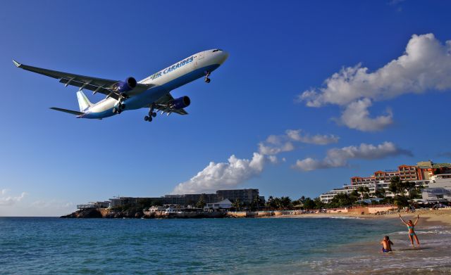 Airbus A330-300 (F-ORLY) - Landing above Maho Beach.br /Flight Paris-Orly/Sint Maarten.