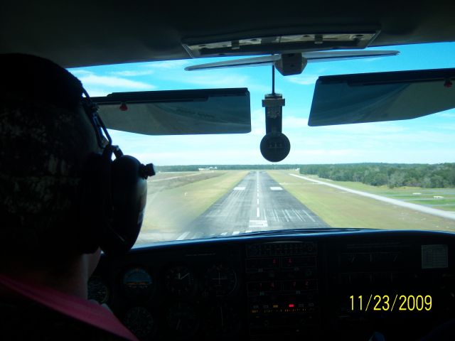 Cessna Skylane (N92125) - Short final runway 3 at bkv.