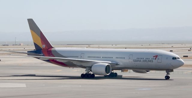 Boeing 777-200 (HL8254)