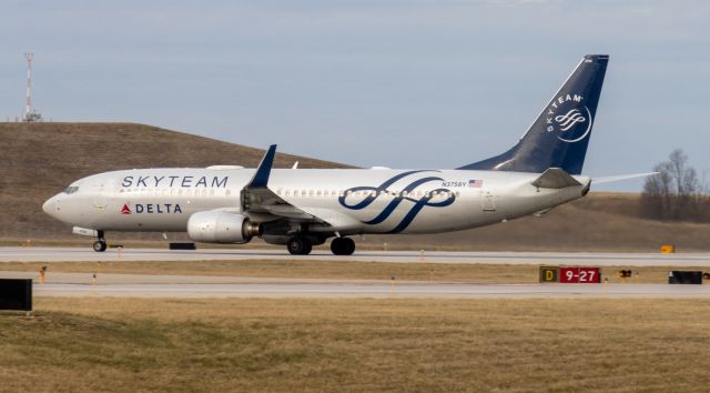 Boeing 737-800 (N3758Y)