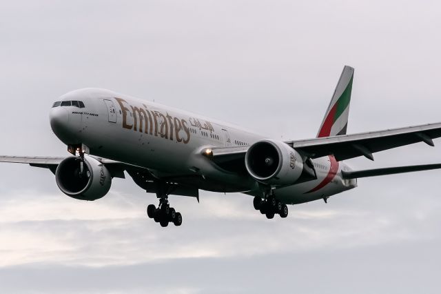 Boeing 777-200 (A6-EBR)