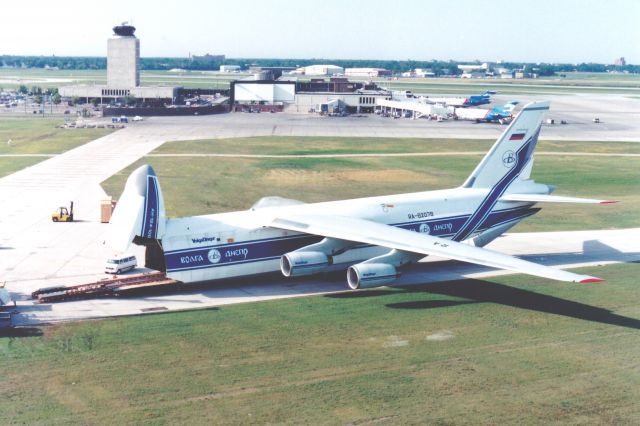 Antonov An-12 (RA-82078)