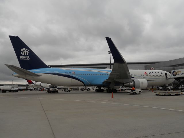 BOEING 767-300 (N171DZ) - Habitat for Humanity special livery on this B767-300ER @ KBOS Logan