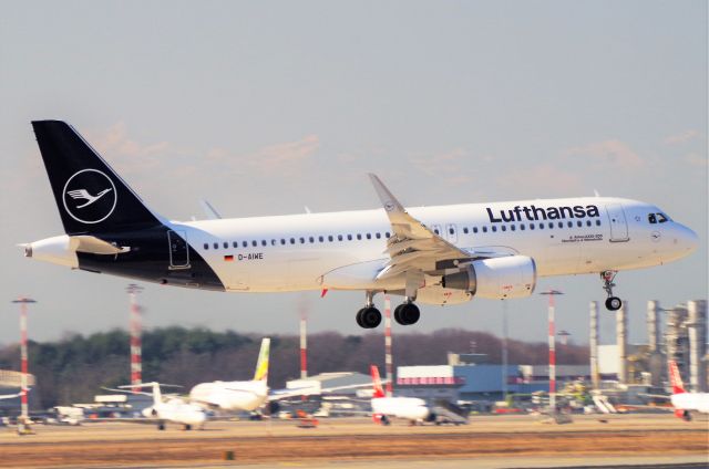 Airbus A320 (D-AIWE) - NEW LIVERY LUFTHANSA - AIRBUS A320WL