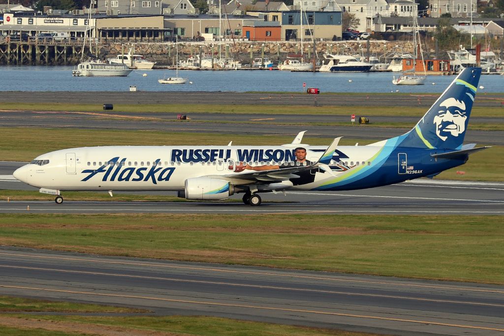 Boeing 737-900 (N296AK) - 'Alaska 1352' arriving from San Francisco
