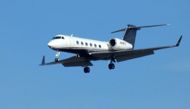 Gulfstream Aerospace Gulfstream IV (N458FX) - On final is this 2011 Gulfstream 450 in the Autumn of 2020.