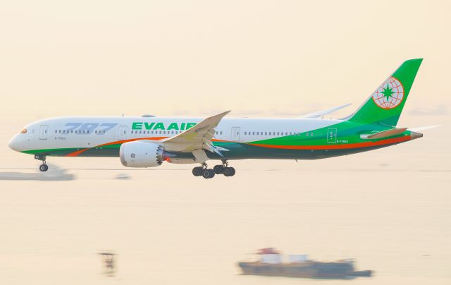 Boeing 787-8 (B-17882)