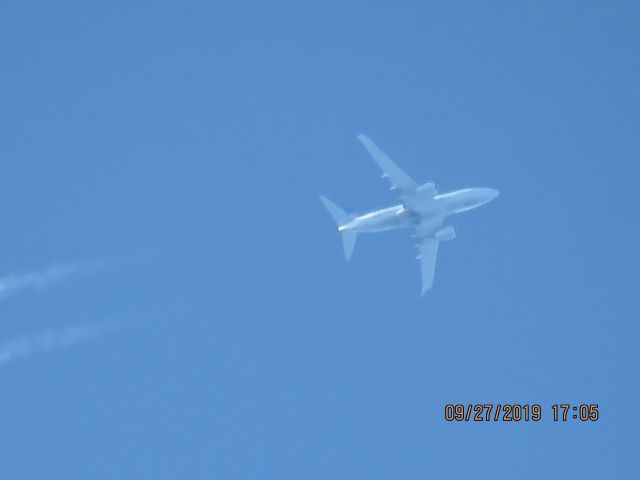 Boeing 737-700 (N24729)