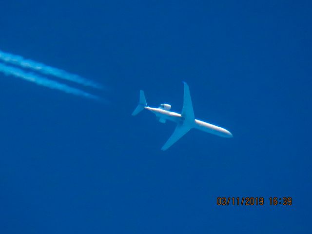 Canadair Regional Jet CRJ-700 (N153GJ)