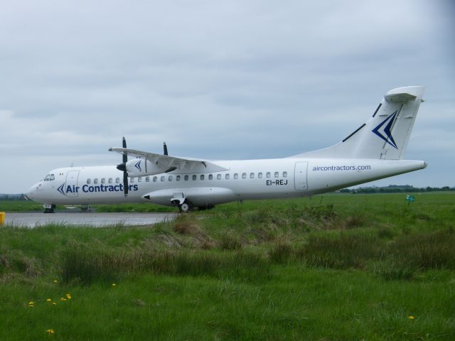 Airbus A319 (EI-REJ) - EI-REJ ATR 72-202 MSN 126 seen here in shannon on 15-04-2011