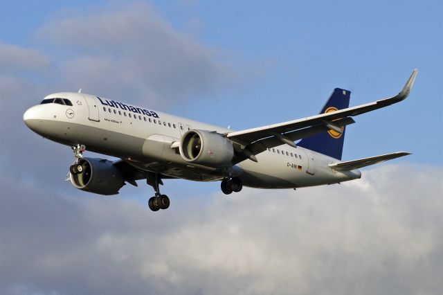 Airbus A320 (D-AINI) - Airbus A320-271N, Lufthansa, D-AINI, 13.Oct.2022, EGLL London Heathrow, Myrtle Ave