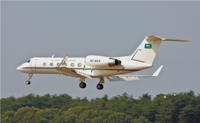 Gulfstream Aerospace Gulfstream V (HZ-MS4) - Saudi Medevac on final for runway 33L, I’d say the winglet and fuselage markings are very fitting