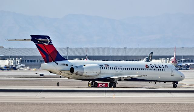 Boeing 717-200 (N994AT) - N994AT  Delta Air Lines 2002 Boeing 717-2BD s/n  55138 - Las Vegas - McCarran International Airport (LAS / KLAS)br /USA - Nevada August 19, 2015br /Photo: Tomás Del Coro