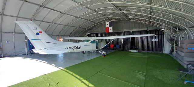 Cessna Skylane (APF743)