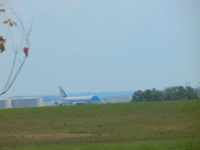 Boeing 747-200 — - Air Force One in Pittsburgh on 9/11/11. Ten years past the fateful day that 3,000 innocent Americans lost their lives to. RIP. The President was in Shanksville, PA for a ceremony commemorating Flight 93.