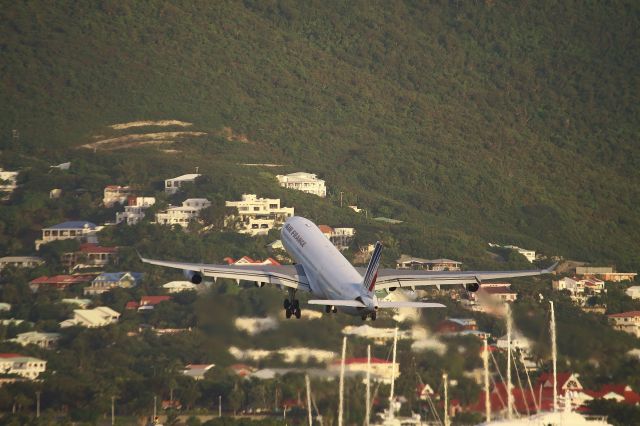 Airbus A340-300 (F-GLZT)
