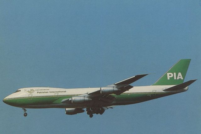 Boeing 747-200 (AP-BAT) - SCANNED FROM POSTCARDbr /PAKISTAN INTERNATIONAL