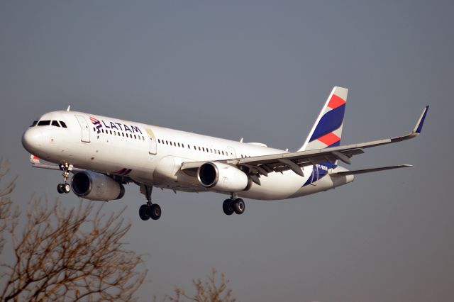 Airbus A321 (PT-MXN)