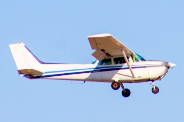 Cessna Skyhawk —