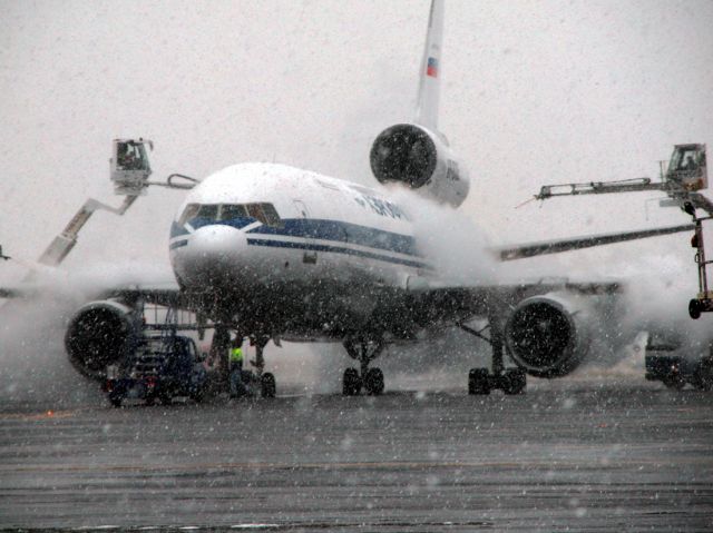 McDonnell Douglas DC-10 — - Heavy snow and deice on the DC-10 is under way....