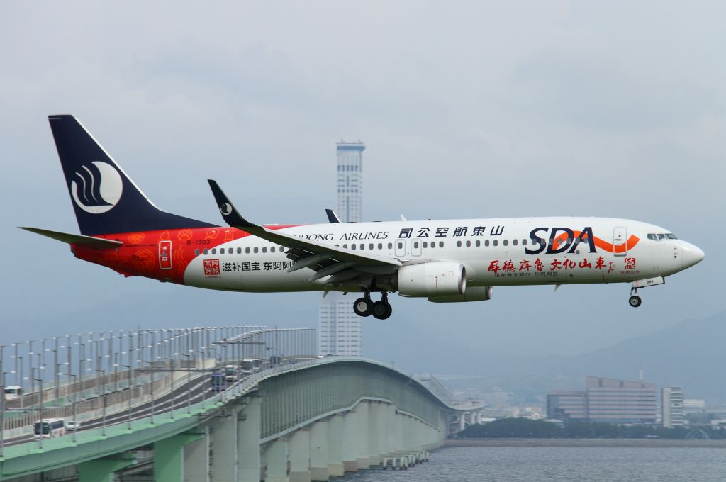Boeing 737-800 (B-1983)