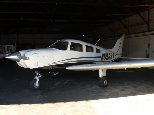 Piper Cherokee (N656ST)