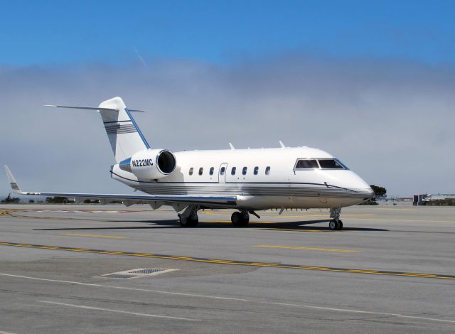 Canadair Challenger (N222MC)