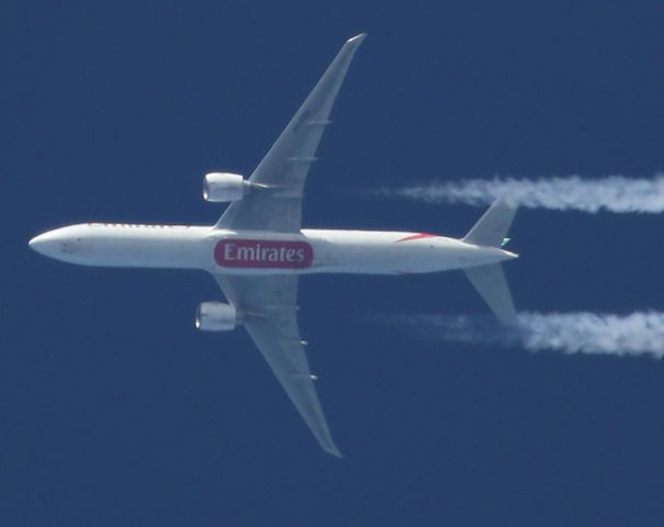 BOEING 777-300ER (A6-EBN) - LIAISON MILAN NEW YORK UAE205 VERTICAL COTE VENDEE 34 000 FT  LE 19-03-2014