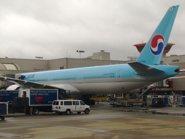 BOEING 777-300 (HL7784)