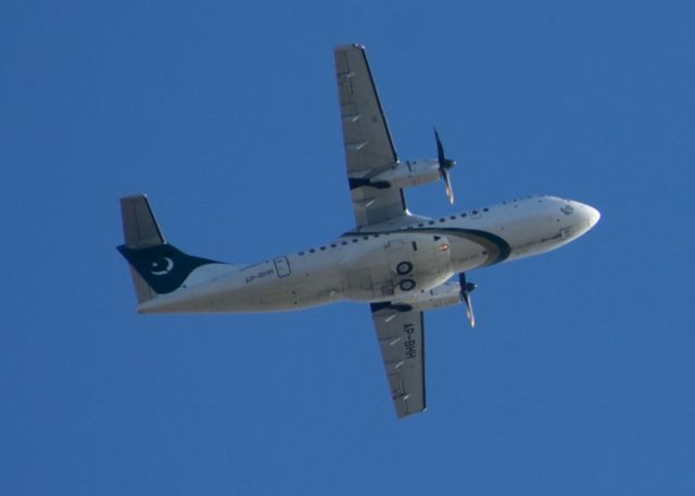 Aerospatiale ATR-42-300 (AP-BHH)