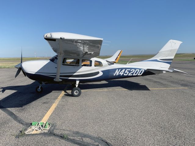 Cessna 206 Stationair (N452DD) - Camera work. I wish the crew all the best for their flying career. 22 JUL 2019.