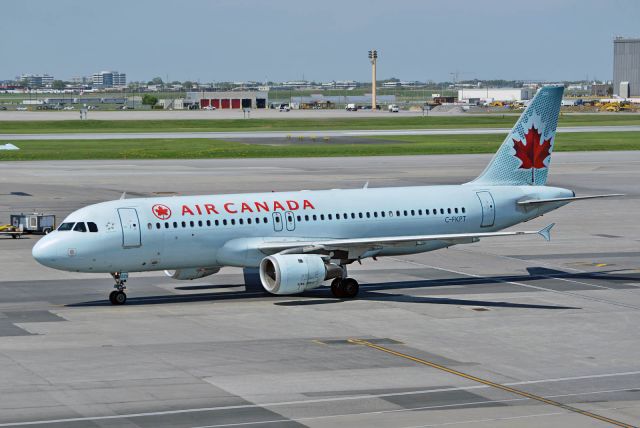 Airbus A320 (C-FKPT)