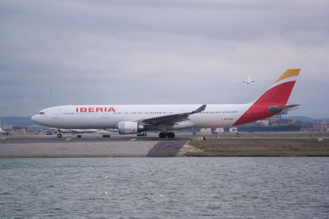 Airbus A330-300 (EC-MAA)