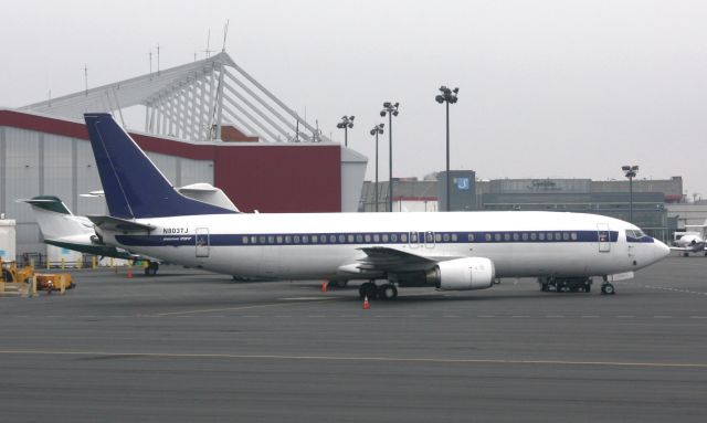 BOEING 737-400 (N803TJ)