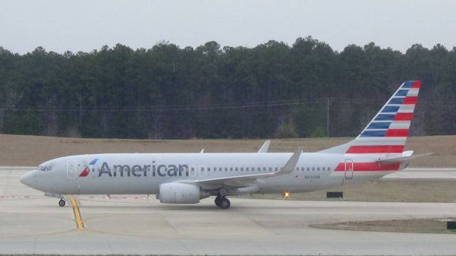 Boeing 737-800 (N830NN) - American 1620 arriving from OHare at 1:15 P.M.  Taken March 19, 2015.