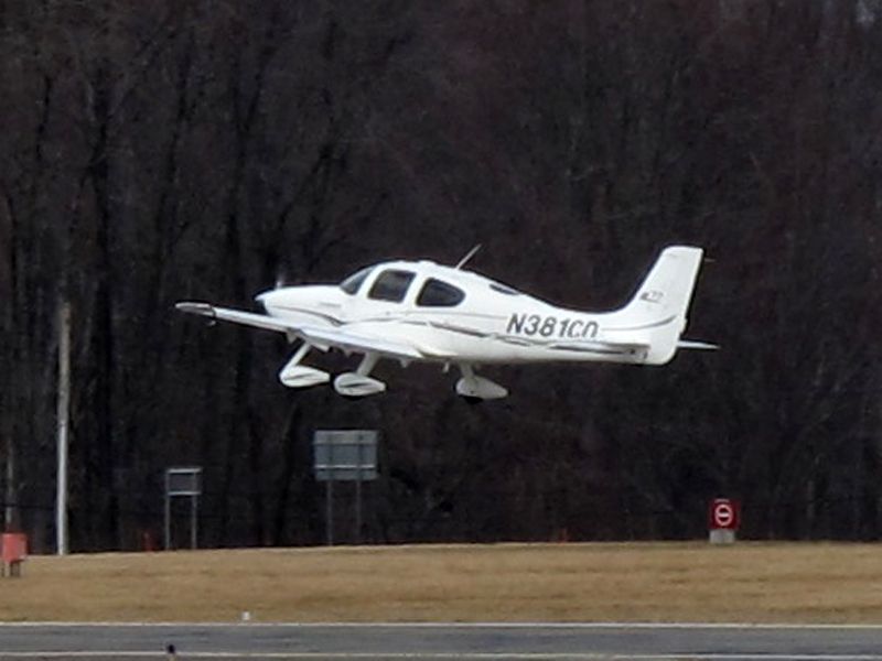 Cirrus SR-22 (N381CD)