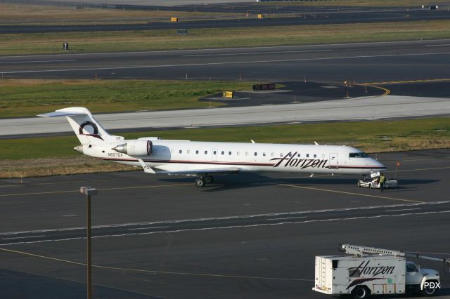 Canadair Regional Jet CRJ-700 (N607QX) - KPDX - Horizon on push back 