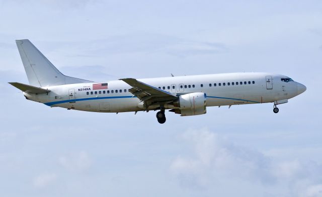 BOEING 737-400 (N314XA)