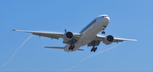 BOEING 777-300ER (9V-SWE)