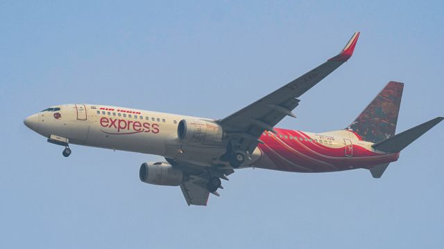 Boeing 737-700 (VT-AXN)